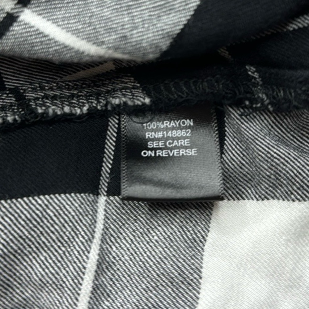 Torrid black & white plaid long sleeve button down top 3 - Picture 7 of 9